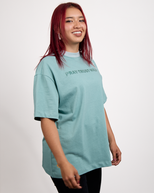 Camiseta Oversize Pray Trust Walk