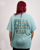 Camiseta Oversize Pray Trust Walk