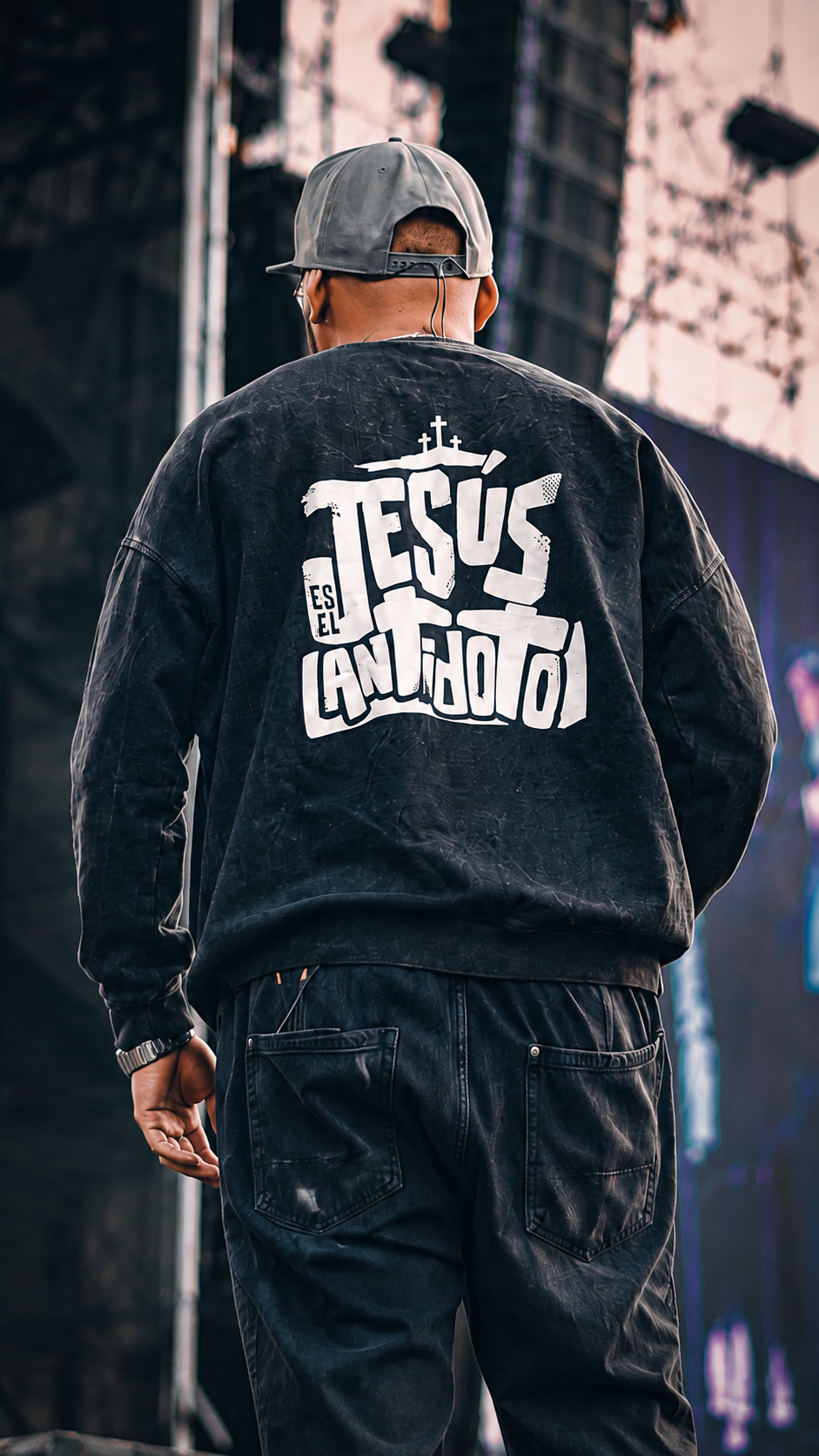 Buzo Oversize Jesús Es El Antidoto